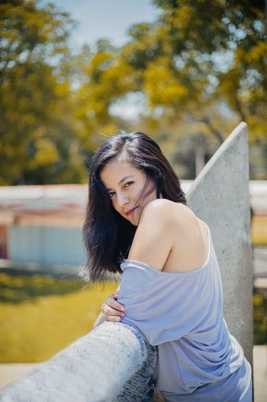 24 Sitting Poses for Flattering Photography Portraits