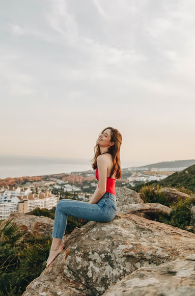 Beach photo poses for girls / Beach photoshoot ideas / beach poses | Beach photography  poses, Beach photo inspiration, Beach poses by yourself photo ideas