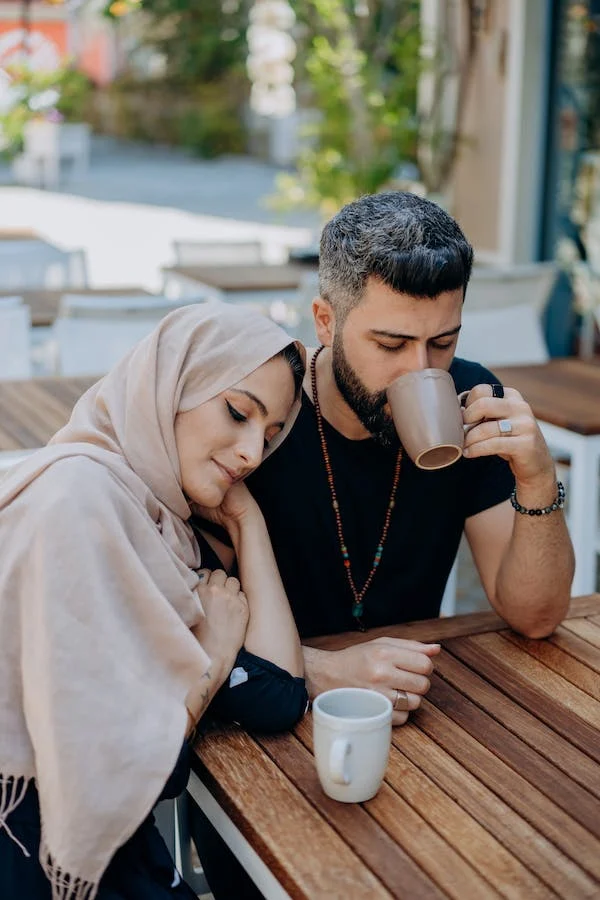 Cafe Couple Photoshoot | taborpestcontrol.com