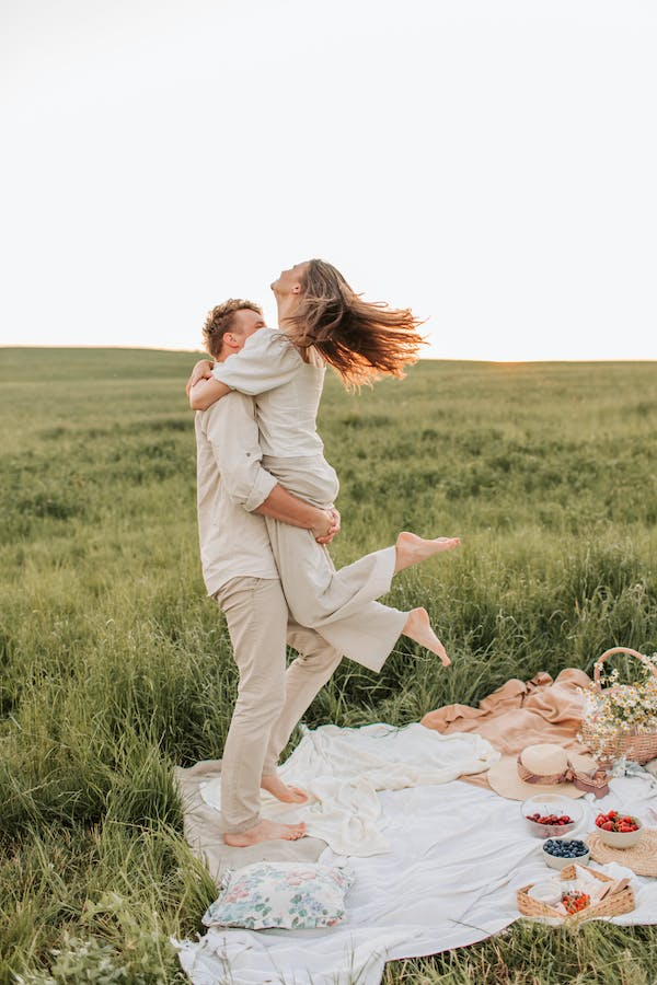 Couple Photoshoot Ideas - Get amazing couple photos in 2 hours