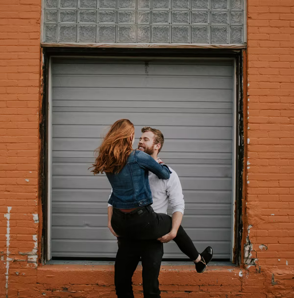 23 Creative and Romantic Couple Photo Ideas - Fancy Ideas about Hairstyles,  Nails, Outfits, and Everything | Romantic photos couples, Couple photoshoot  poses, Couple picture poses